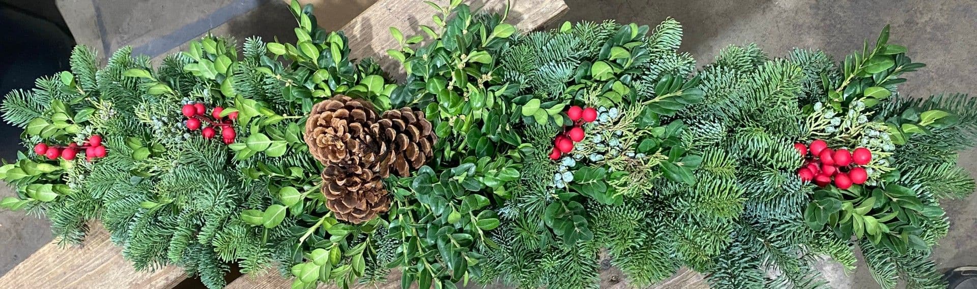 Mantlepiece Merry Berry 40"-44"