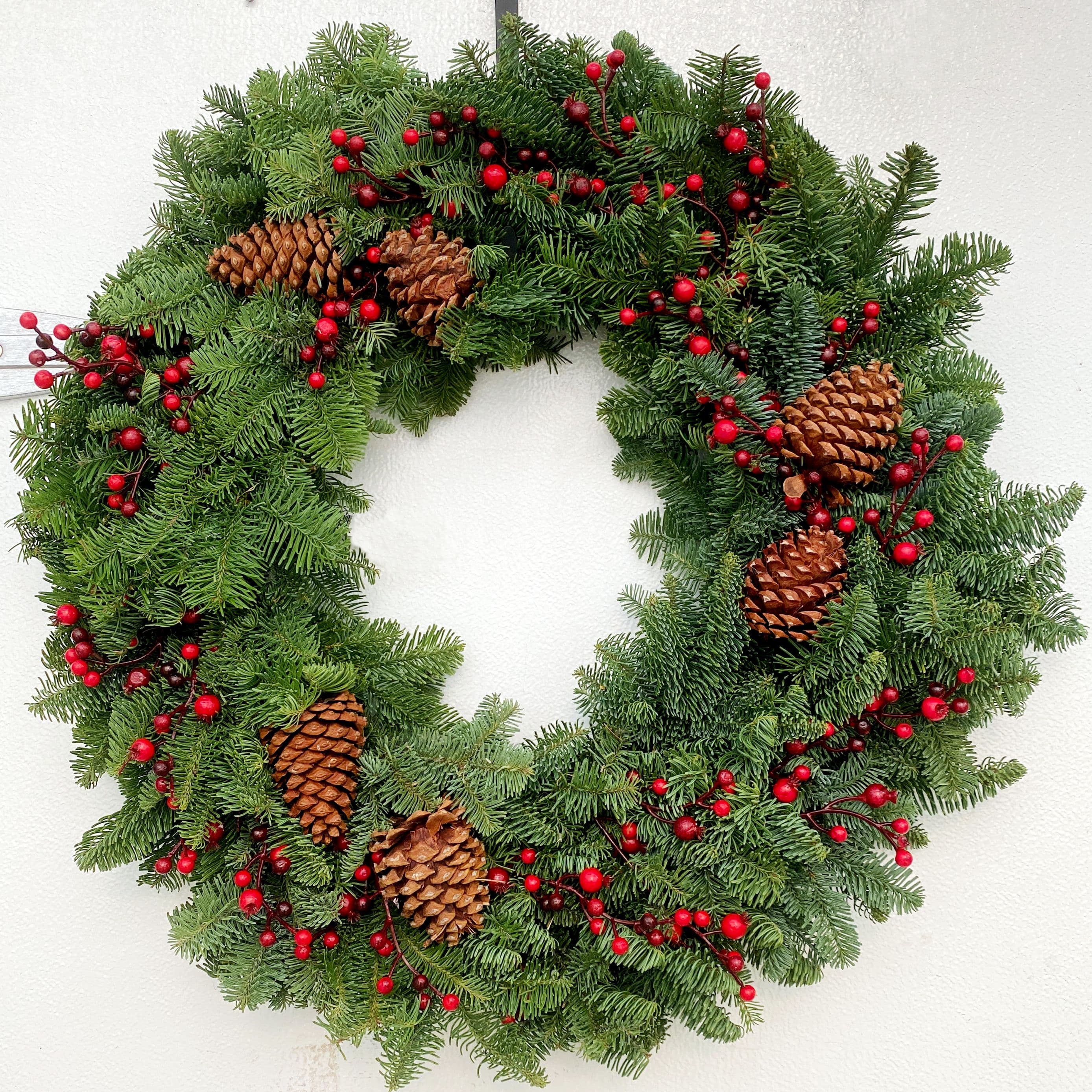 Winter Berry Fresh 24" Wreath